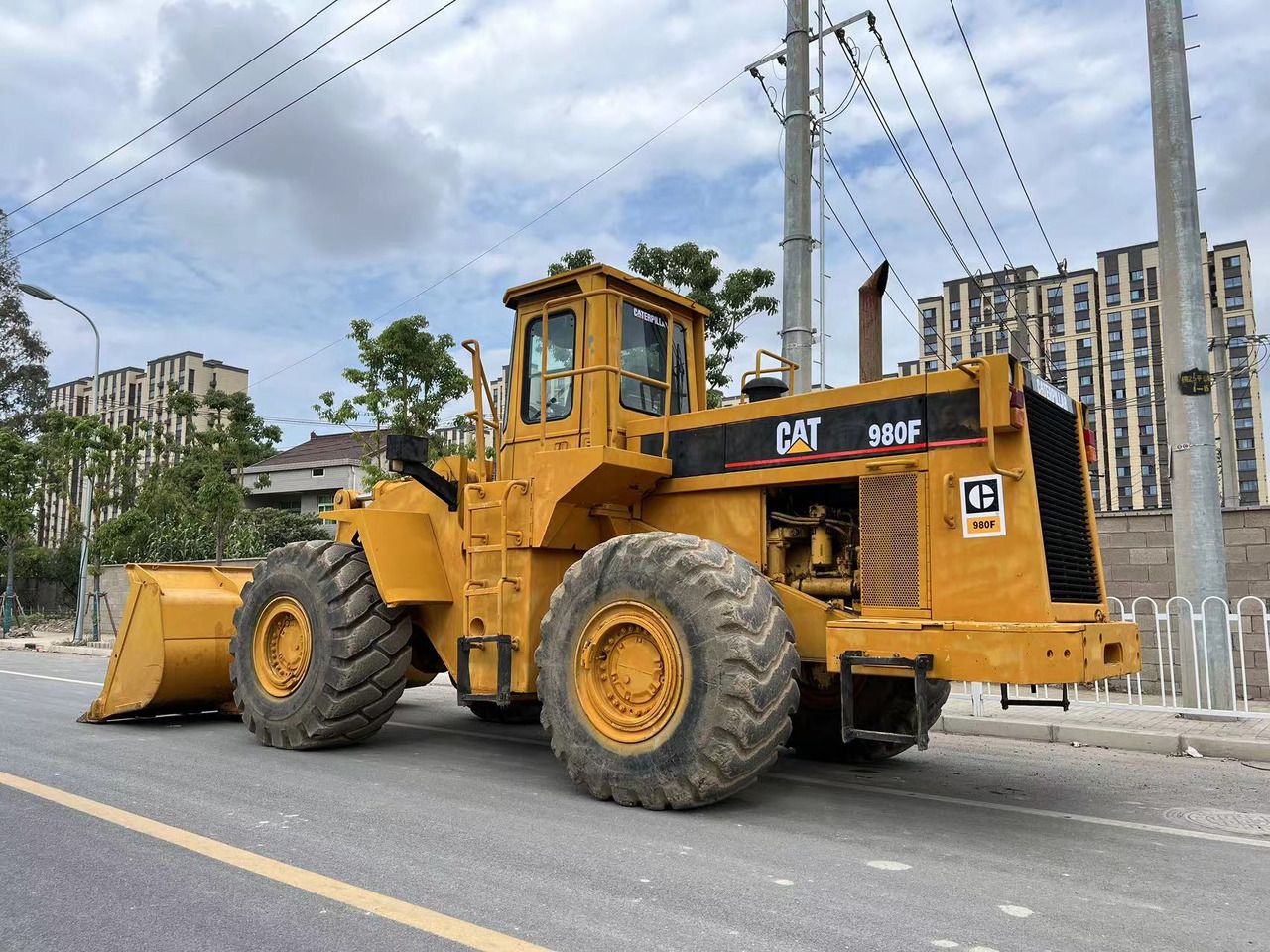 CATERPILLAR 980F - Lánctalpas homlokrakodó: 2 kép. CATERPILLAR 980F - Lánctalpas homlokrakodó: 2 kép.