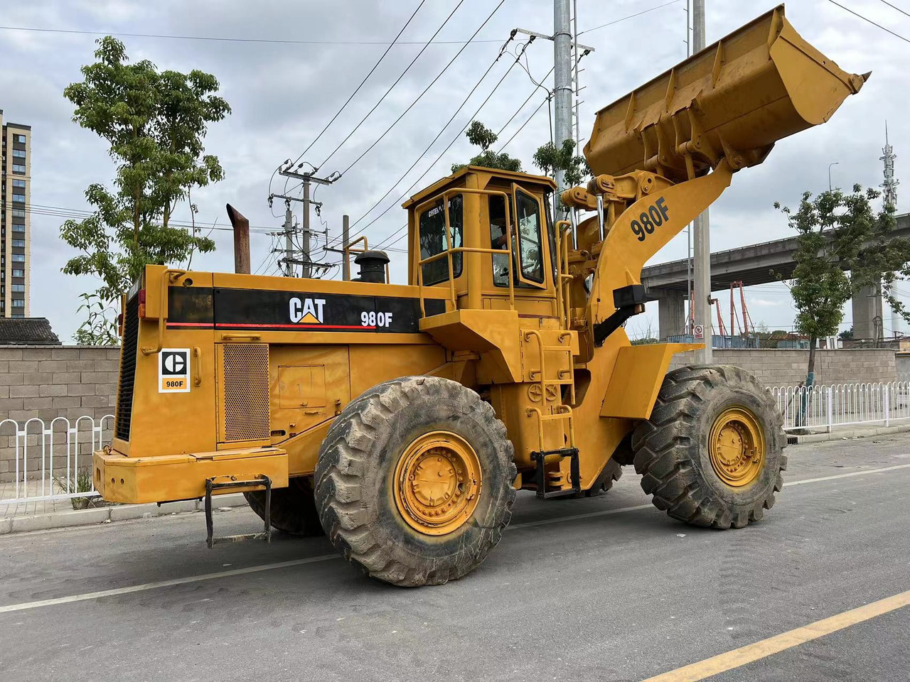 CATERPILLAR 980F - Lánctalpas homlokrakodó: 3 kép. CATERPILLAR 980F - Lánctalpas homlokrakodó: 3 kép.