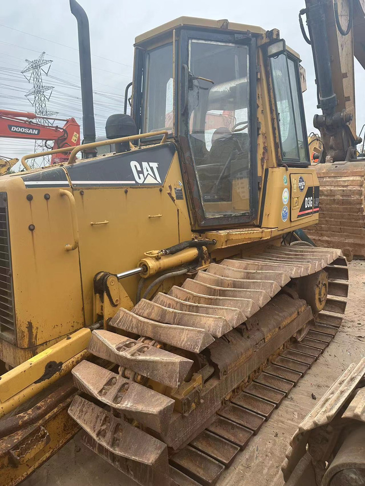 CATERPILLAR D3G - Buldózer: 3 kép. CATERPILLAR D3G - Buldózer: 3 kép.