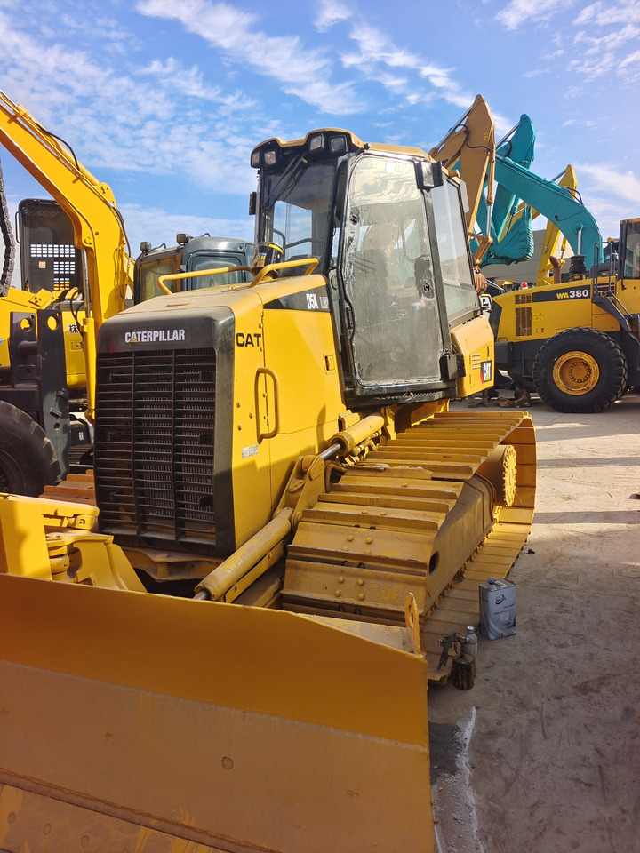 CATERPILLAR D3K - Buldózer: 1 kép. CATERPILLAR D3K - Buldózer: 1 kép.