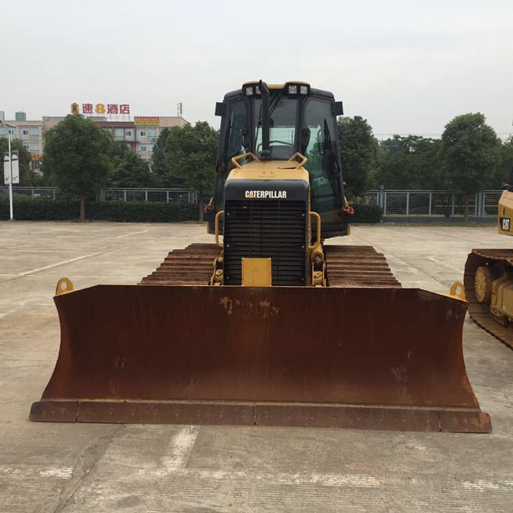 CATERPILLAR D4K - Buldózer: 4 kép. CATERPILLAR D4K - Buldózer: 4 kép.