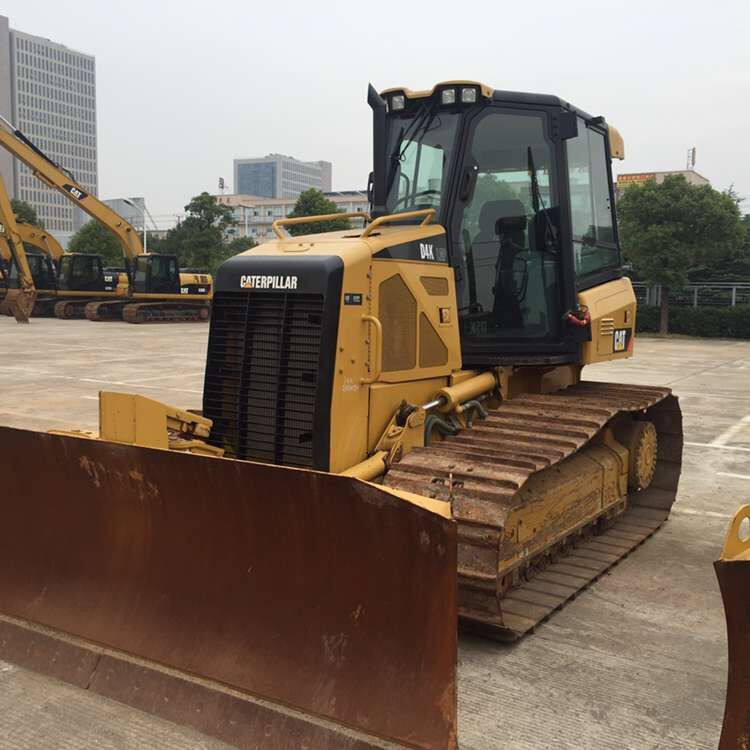 CATERPILLAR D4K - Buldózer: 5 kép. CATERPILLAR D4K - Buldózer: 5 kép.