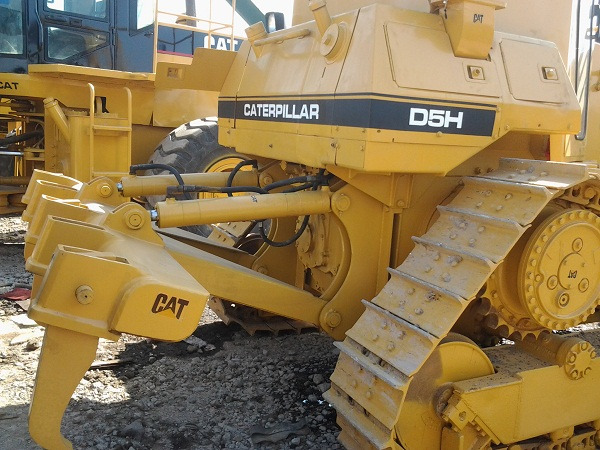 CATERPILLAR D5H - Buldózer: 5 kép. CATERPILLAR D5H - Buldózer: 5 kép.