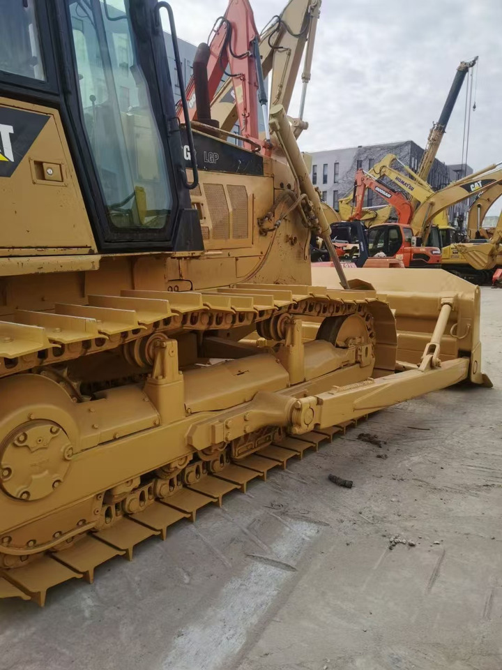 CATERPILLAR D6G2 - Buldózer: 3 kép. CATERPILLAR D6G2 - Buldózer: 3 kép.