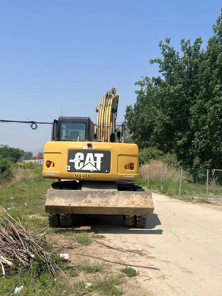 CATERPILLAR M317 - Gumikerekes kotró: 3 kép. CATERPILLAR M317 - Gumikerekes kotró: 3 kép.
