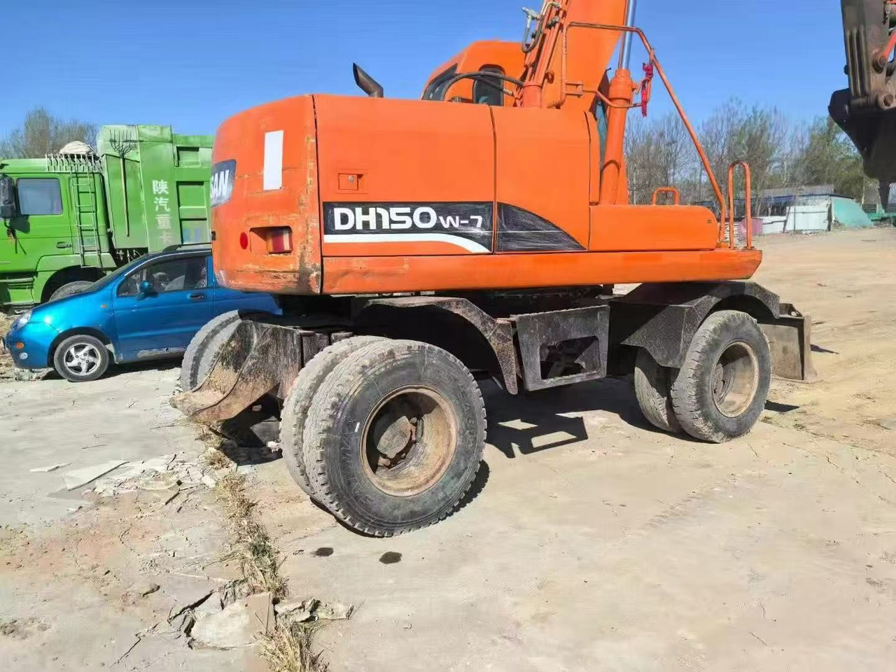 DOOSAN DH150W-7 - Gumikerekes kotró: 4 kép. DOOSAN DH150W-7 - Gumikerekes kotró: 4 kép.