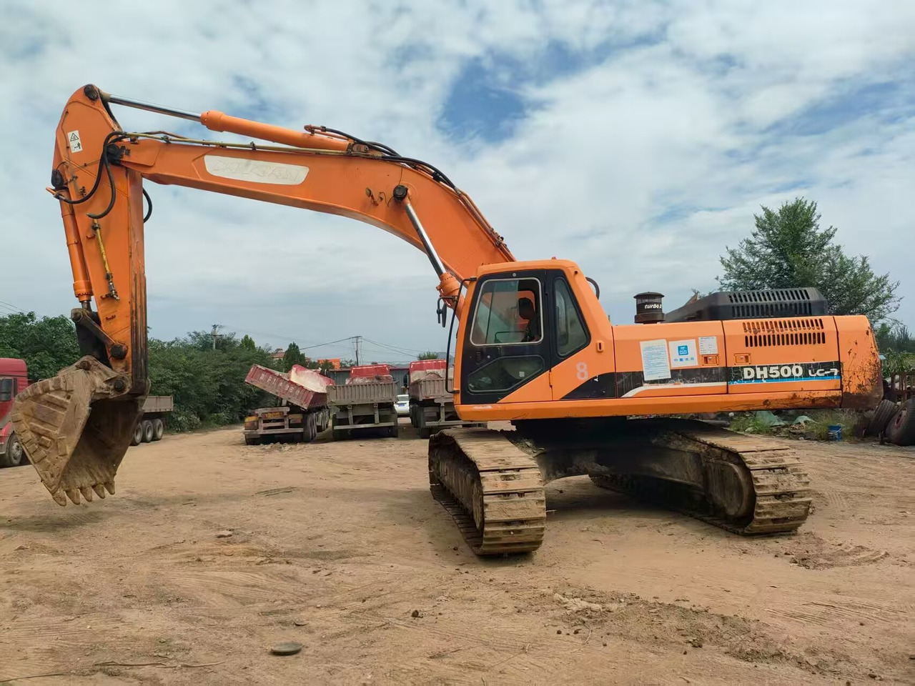 DOOSAN DH500LC-7 - Lánctalpas kotró: 4 kép. DOOSAN DH500LC-7 - Lánctalpas kotró: 4 kép.