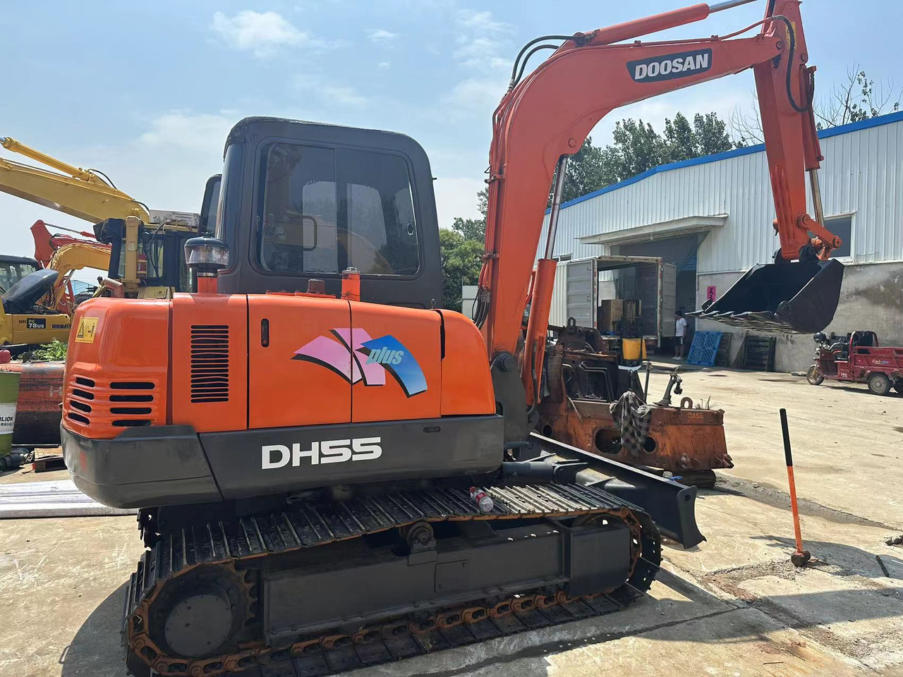 DOOSAN DH55 - Lánctalpas kotró: 1 kép. DOOSAN DH55 - Lánctalpas kotró: 1 kép.