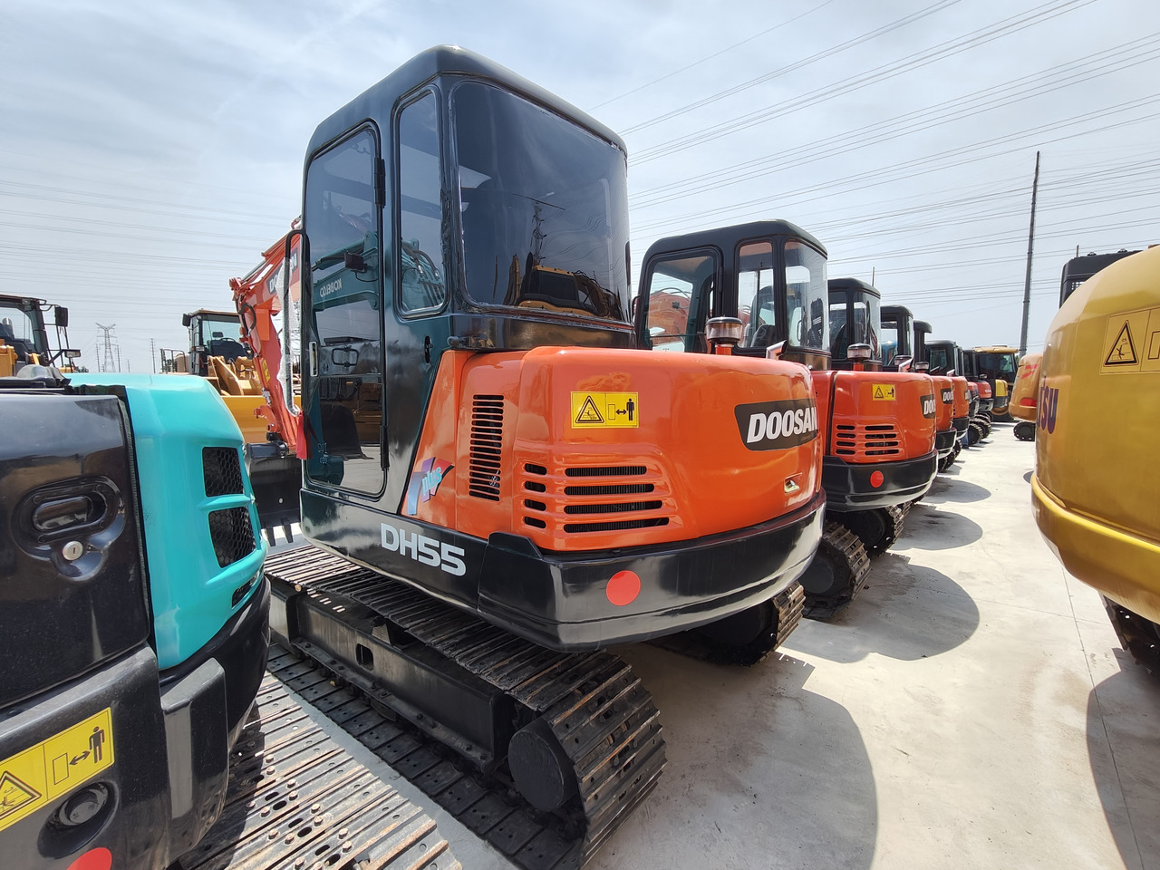 DOOSAN DH55 - Lánctalpas kotró: 4 kép. DOOSAN DH55 - Lánctalpas kotró: 4 kép.