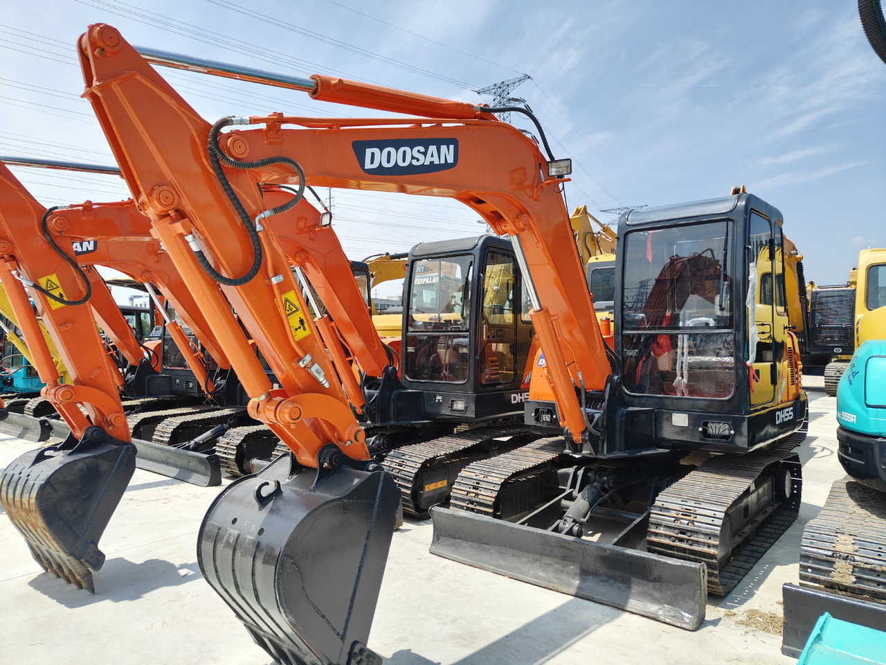 DOOSAN DH55 - Lánctalpas kotró: 1 kép. DOOSAN DH55 - Lánctalpas kotró: 1 kép.
