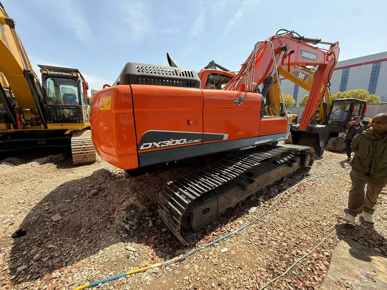 DOOSAN DX300LC-9C - Lánctalpas kotró: 1 kép. DOOSAN DX300LC-9C - Lánctalpas kotró: 1 kép.