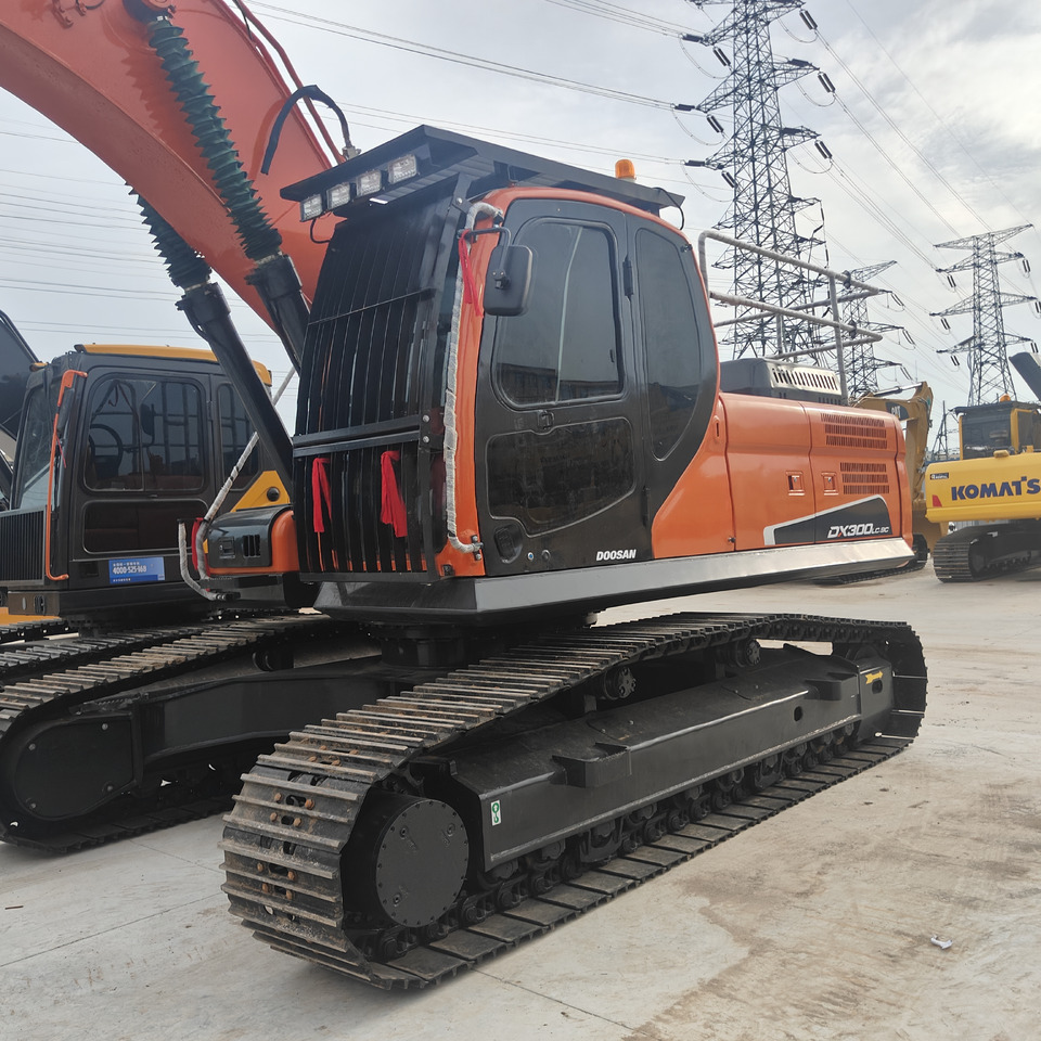 DOOSAN DX300LC-9C - Lánctalpas kotró: 4 kép. DOOSAN DX300LC-9C - Lánctalpas kotró: 4 kép.