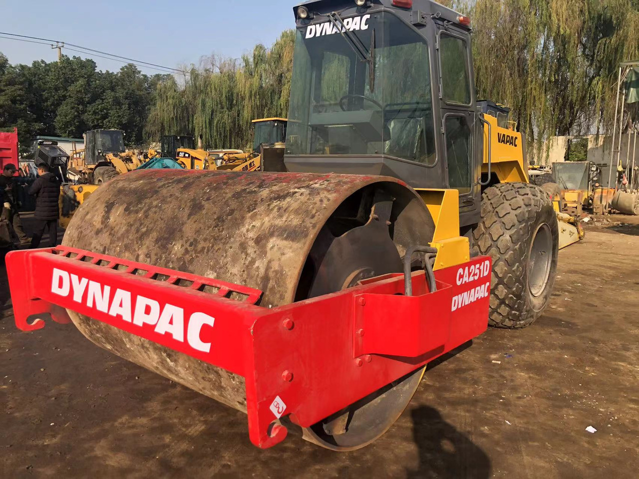 DYNAPAC CA251D - Úthenger: 3 kép. DYNAPAC CA251D - Úthenger: 3 kép.