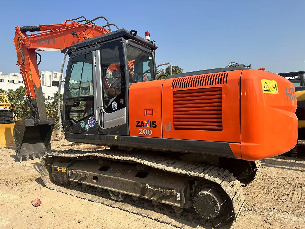 HITACHI ZX200-3 - Lánctalpas kotró: 1 kép. HITACHI ZX200-3 - Lánctalpas kotró: 1 kép.