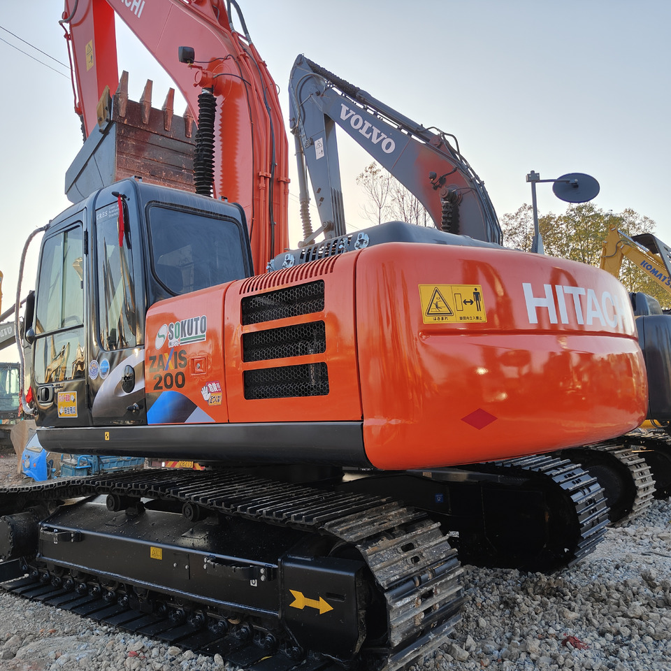 HITACHI ZX200-5G - Lánctalpas kotró: 1 kép. HITACHI ZX200-5G - Lánctalpas kotró: 1 kép.