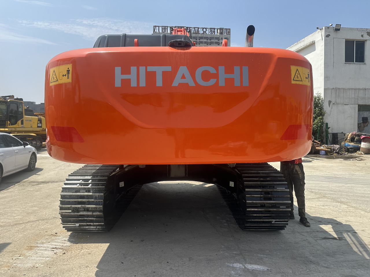 HITACHI ZX350H-5G - Lánctalpas kotró: 4 kép. HITACHI ZX350H-5G - Lánctalpas kotró: 4 kép.