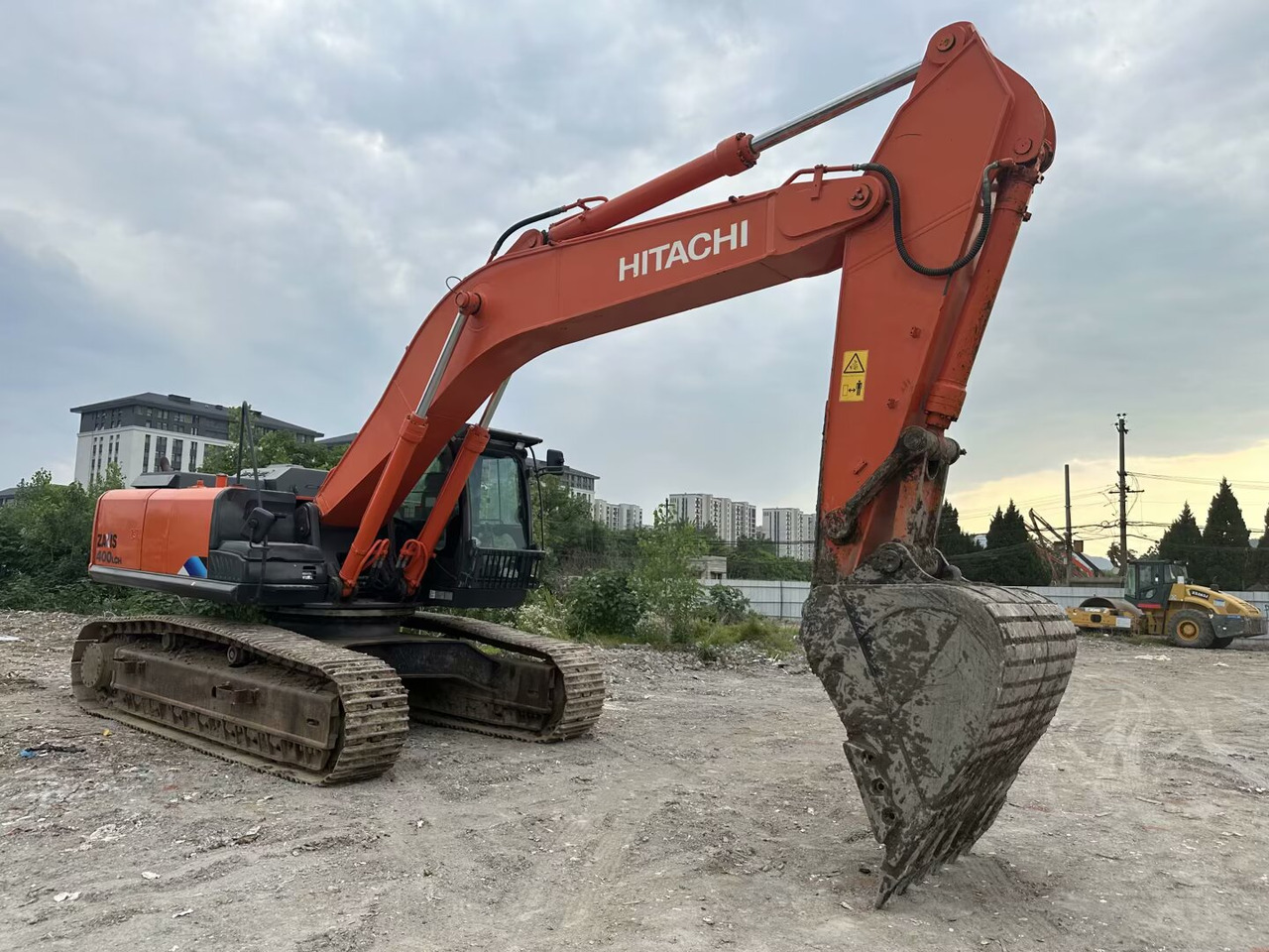 HITACHI ZX400LCH - Lánctalpas kotró: 1 kép. HITACHI ZX400LCH - Lánctalpas kotró: 1 kép.