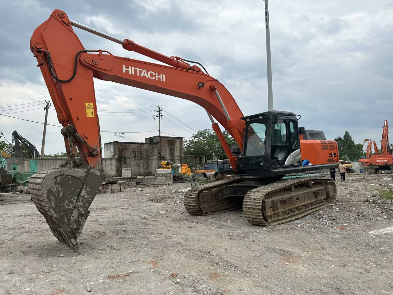 HITACHI ZX400LCH - Lánctalpas kotró: 4 kép. HITACHI ZX400LCH - Lánctalpas kotró: 4 kép.