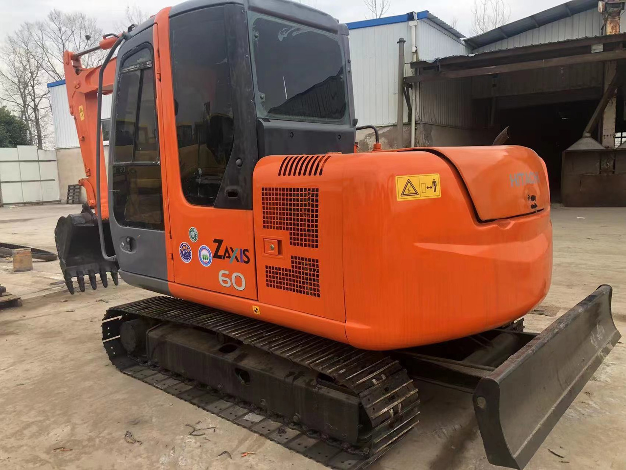 HITACHI ZX60 - Lánctalpas kotró: 1 kép. HITACHI ZX60 - Lánctalpas kotró: 1 kép.