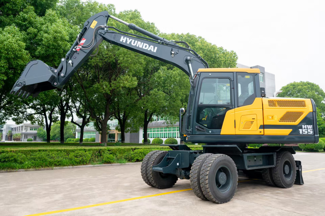 HYUNDAI HW155 - Gumikerekes kotró: 1 kép. HYUNDAI HW155 - Gumikerekes kotró: 1 kép.