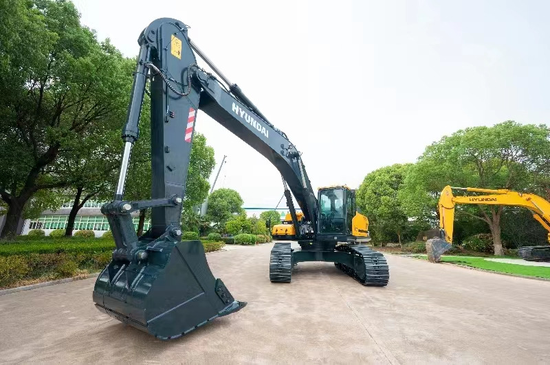 HYUNDAI HX350L - Lánctalpas kotró: 4 kép. HYUNDAI HX350L - Lánctalpas kotró: 4 kép.