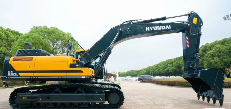 HYUNDAI HX350L - Lánctalpas kotró: 2 kép. HYUNDAI HX350L - Lánctalpas kotró: 2 kép.