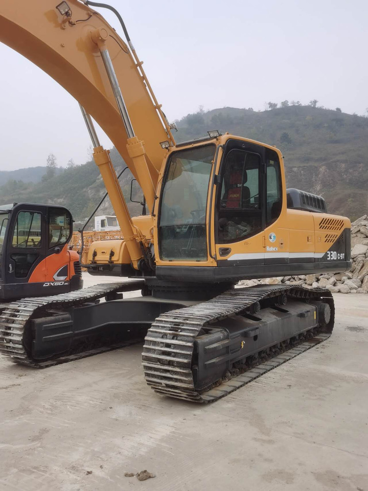 HYUNDAI R330LC-9T - Lánctalpas kotró: 4 kép. HYUNDAI R330LC-9T - Lánctalpas kotró: 4 kép.