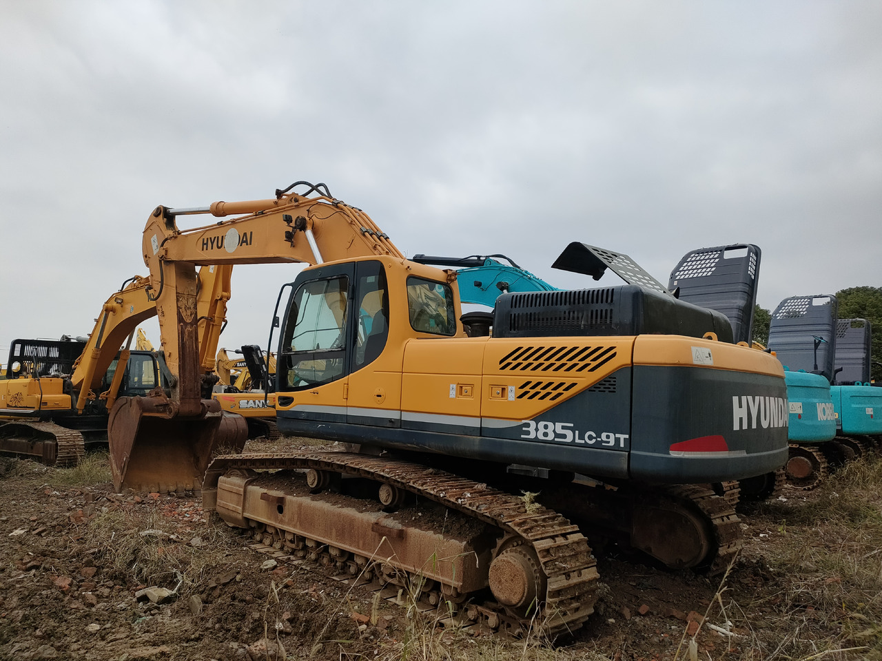 HYUNDAI R385LC-9T - Lánctalpas kotró: 2 kép. HYUNDAI R385LC-9T - Lánctalpas kotró: 2 kép.