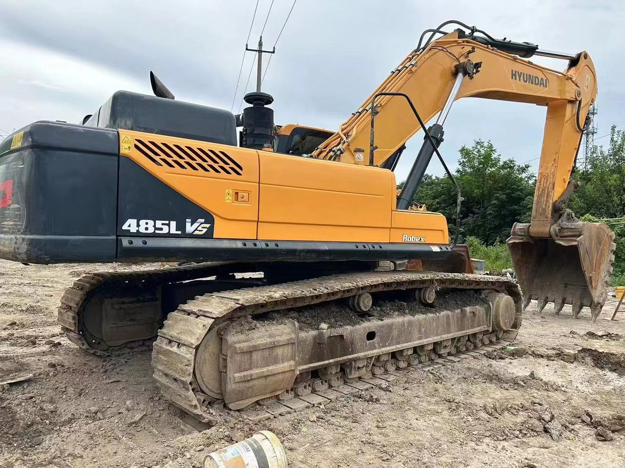 HYUNDAI R485LVS - Lánctalpas kotró: 4 kép. HYUNDAI R485LVS - Lánctalpas kotró: 4 kép.