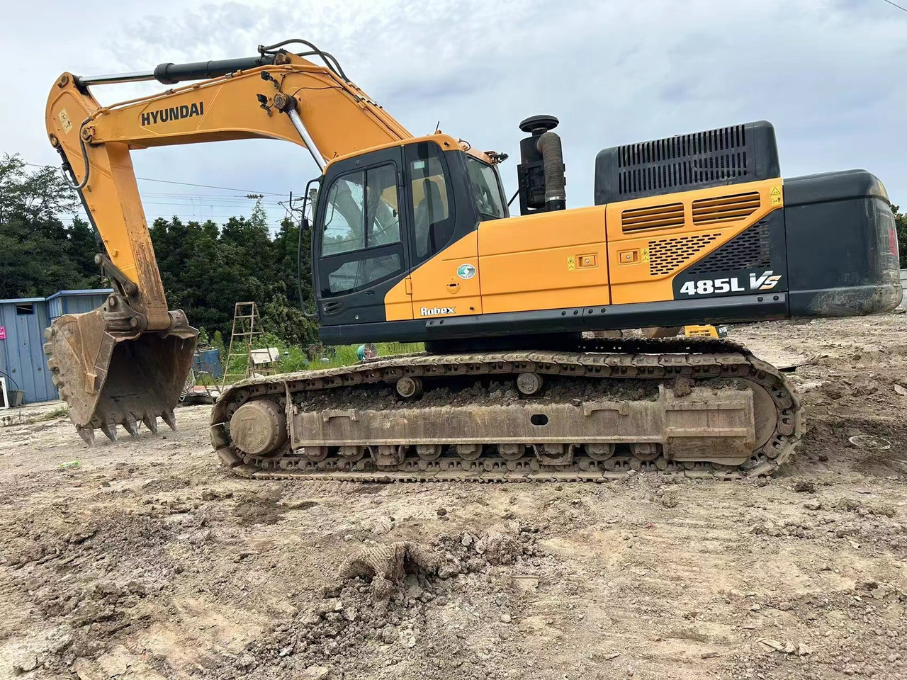 HYUNDAI R485LVS - Lánctalpas kotró: 1 kép. HYUNDAI R485LVS - Lánctalpas kotró: 1 kép.