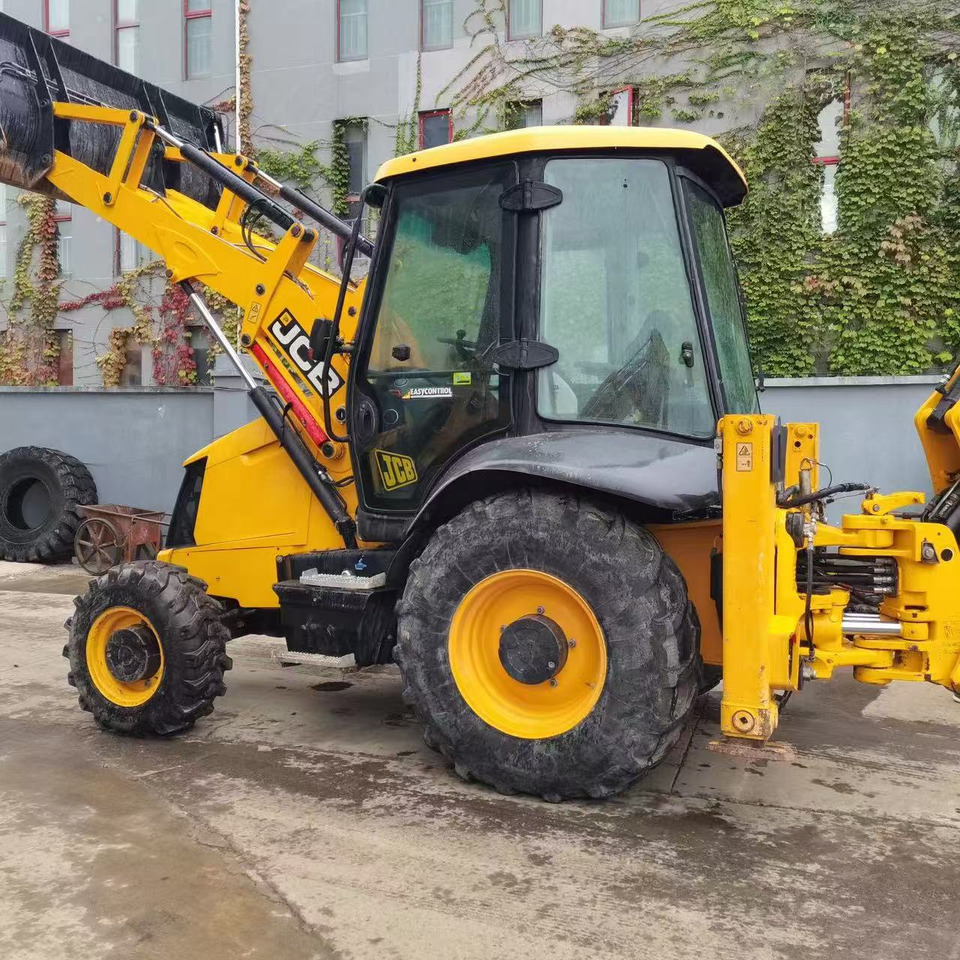 JCB 3CX - Kotrórakodó: 4 kép. JCB 3CX - Kotrórakodó: 4 kép.