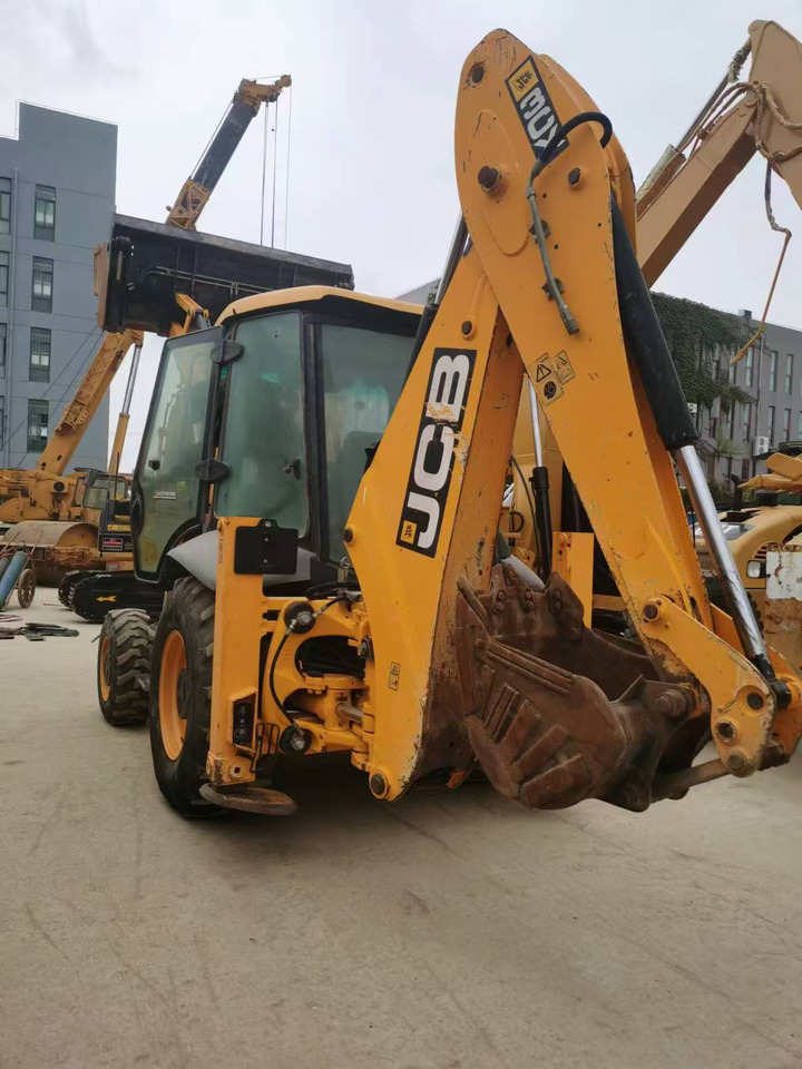 JCB 3CX - Kotrórakodó: 1 kép. JCB 3CX - Kotrórakodó: 1 kép.