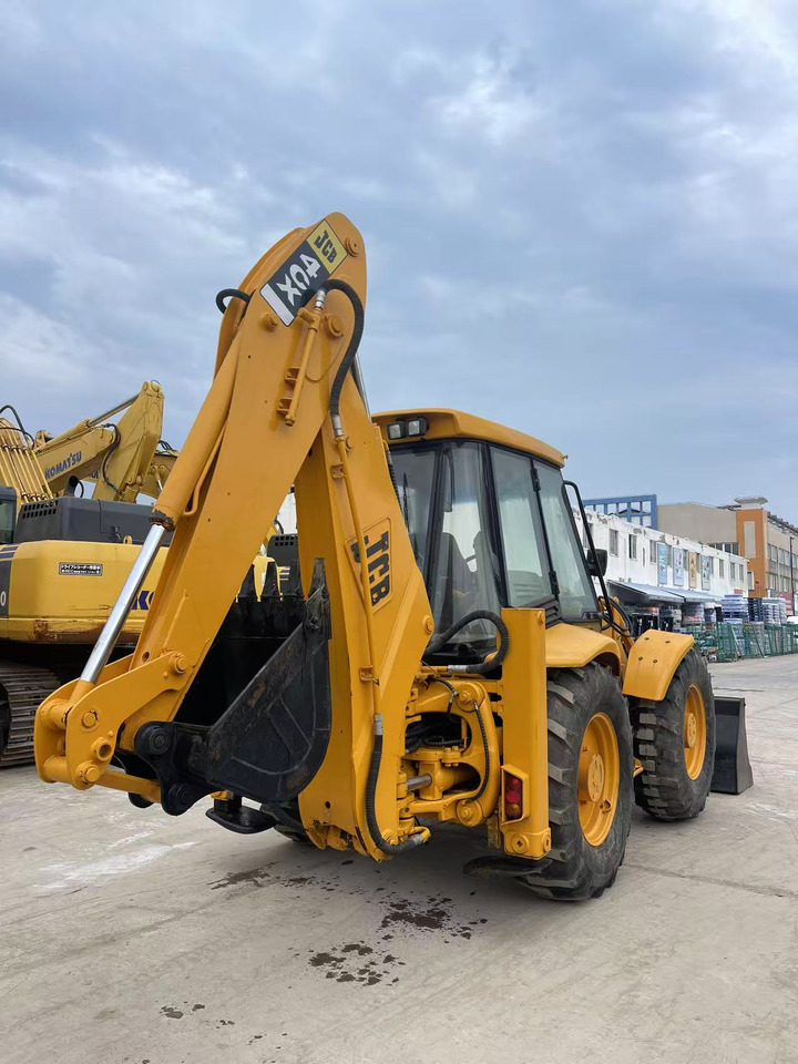 JCB 4CX - Kotrórakodó: 3 kép. JCB 4CX - Kotrórakodó: 3 kép.