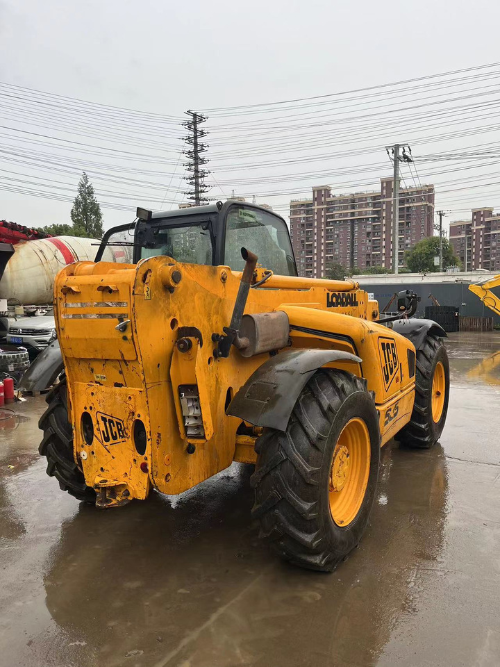 JCB 535 - Teleszkópos rakodó: 2 kép. JCB 535 - Teleszkópos rakodó: 2 kép.