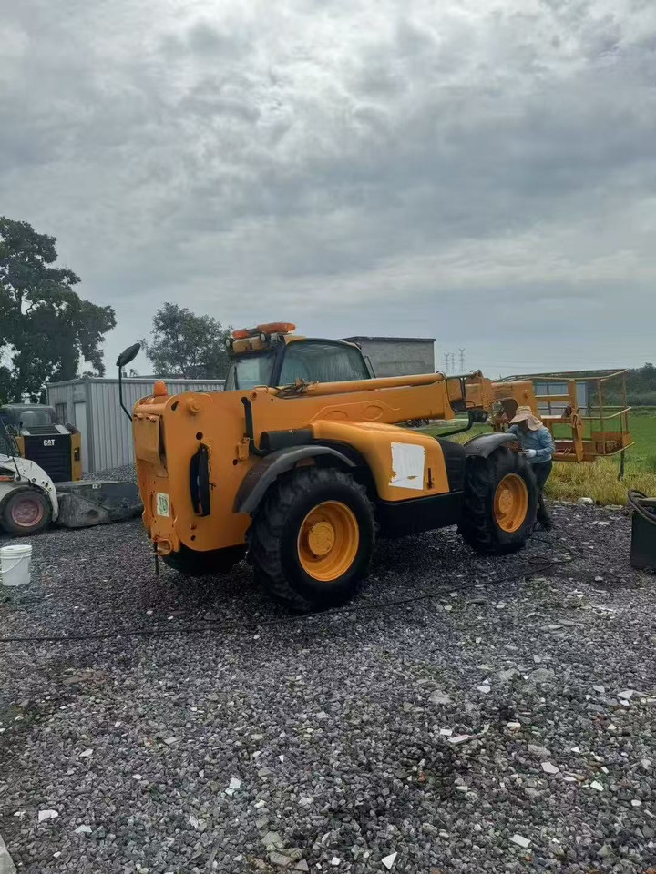 JCB 535 - Teleszkópos rakodó: 4 kép. JCB 535 - Teleszkópos rakodó: 4 kép.