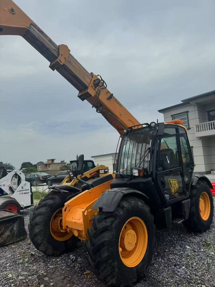 JCB 535 - Teleszkópos rakodó: 5 kép. JCB 535 - Teleszkópos rakodó: 5 kép.