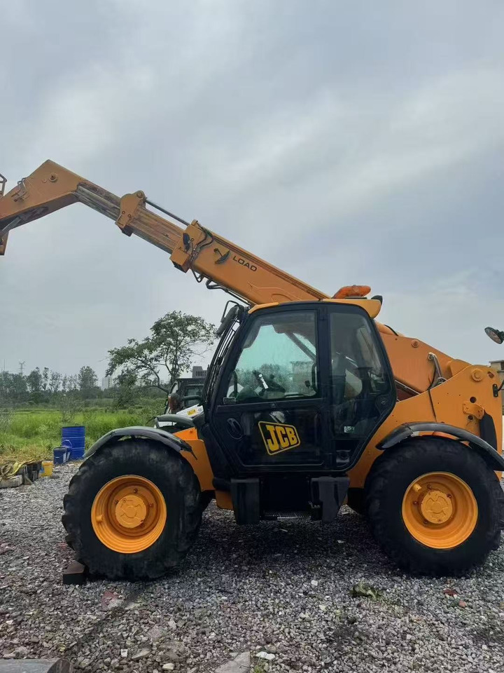 JCB 535 - Teleszkópos rakodó: 3 kép. JCB 535 - Teleszkópos rakodó: 3 kép.