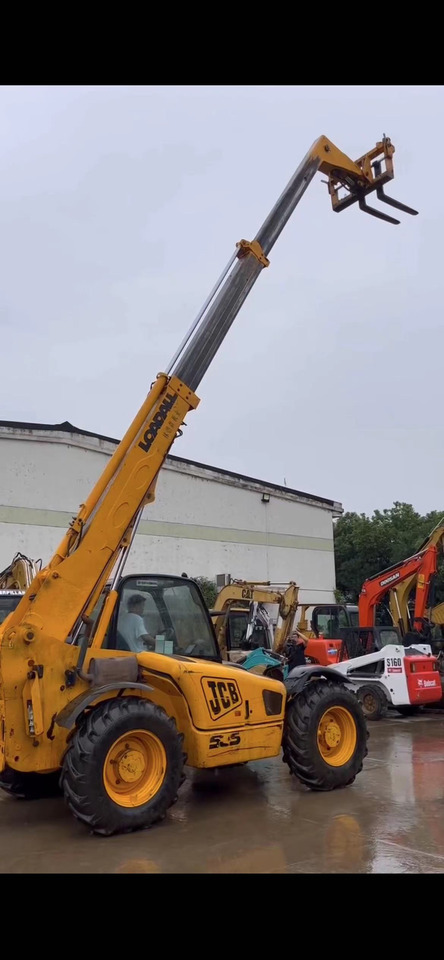 JCB 535 - Teleszkópos rakodó: 4 kép. JCB 535 - Teleszkópos rakodó: 4 kép.