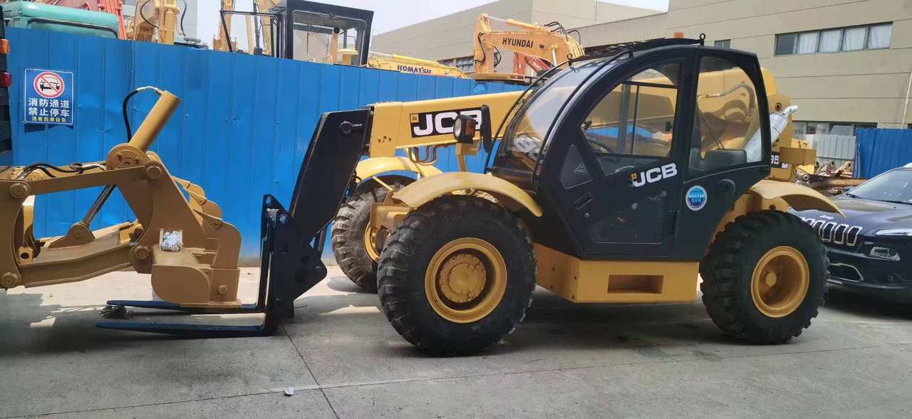 JCB 535 - Teleszkópos rakodó: 1 kép. JCB 535 - Teleszkópos rakodó: 1 kép.