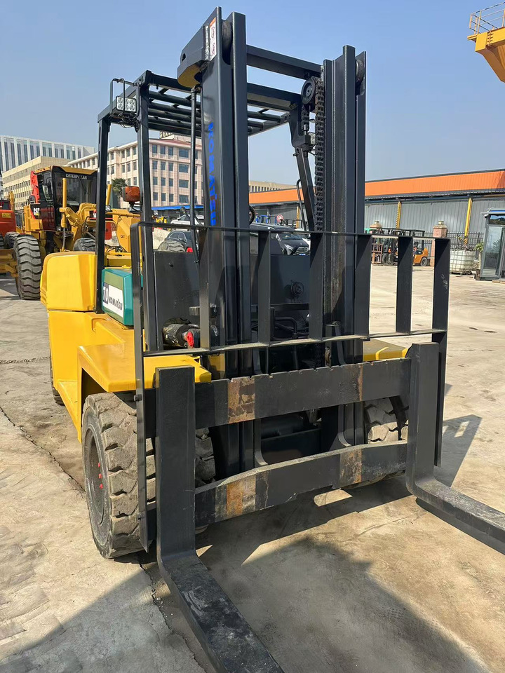 KOMATSU 7-ton - Dízel targonca: 5 kép. KOMATSU 7-ton - Dízel targonca: 5 kép.