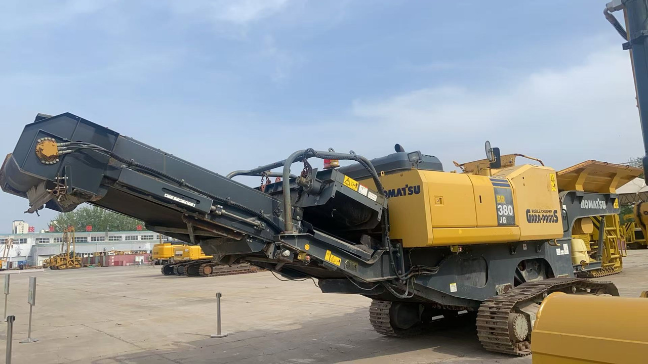 KOMATSU BR380JG-1E0 - Törőgép: 2 kép. KOMATSU BR380JG-1E0 - Törőgép: 2 kép.