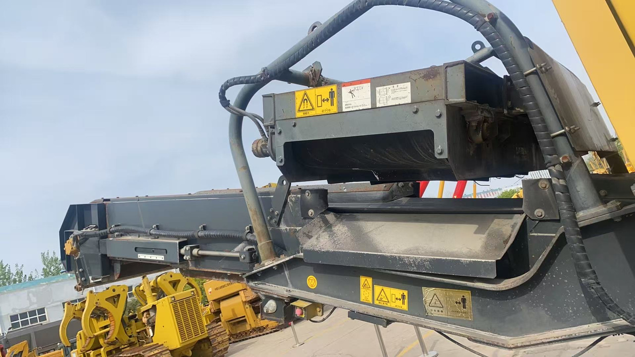 KOMATSU BR380JG-1E0 - Törőgép: 4 kép. KOMATSU BR380JG-1E0 - Törőgép: 4 kép.