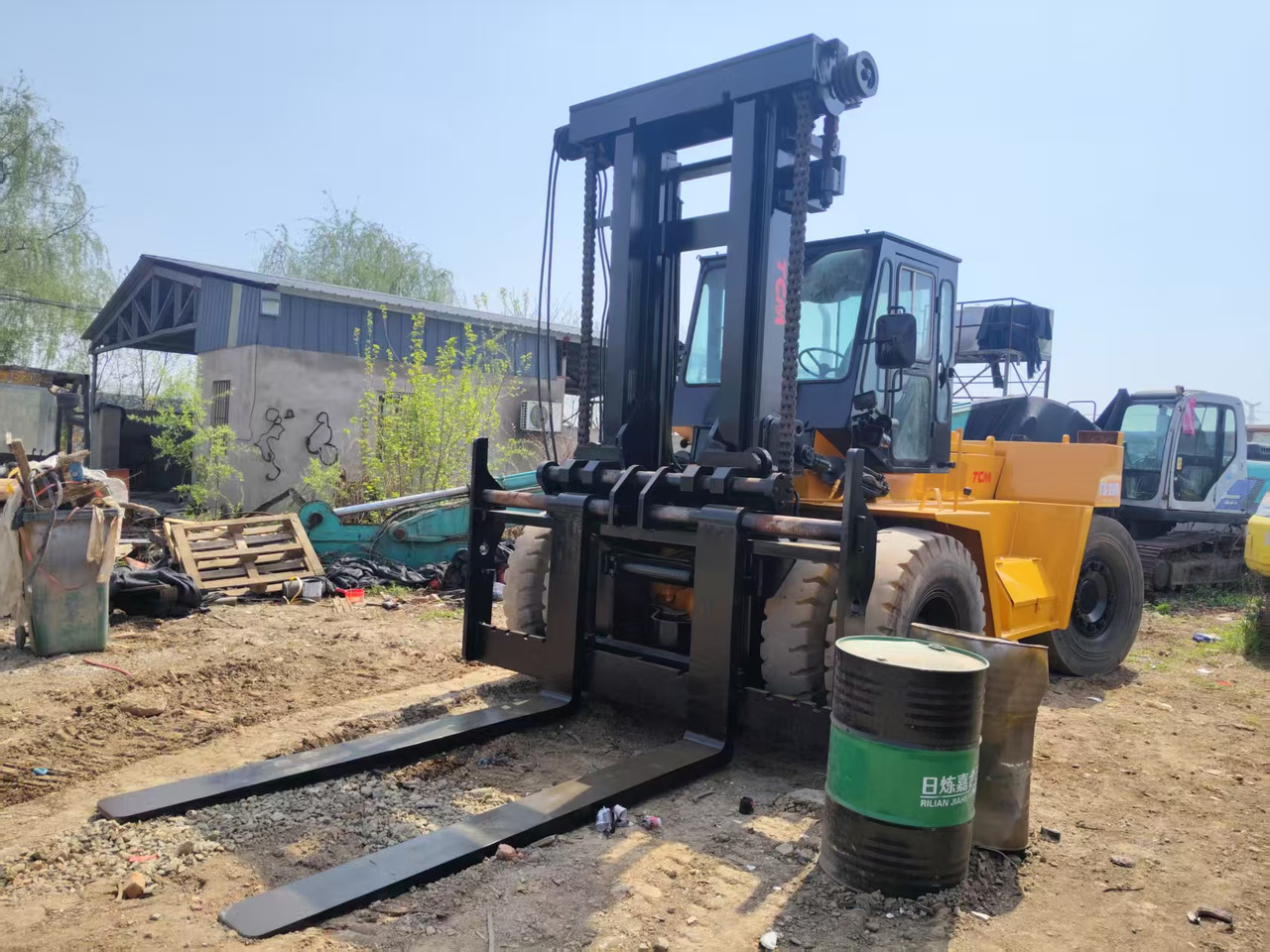 KOMATSU FD200 - Dízel targonca: 4 kép. KOMATSU FD200 - Dízel targonca: 4 kép.
