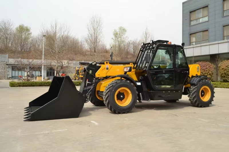 KOMATSU Longer boom - Dízel targonca: 4 kép. KOMATSU Longer boom - Dízel targonca: 4 kép.
