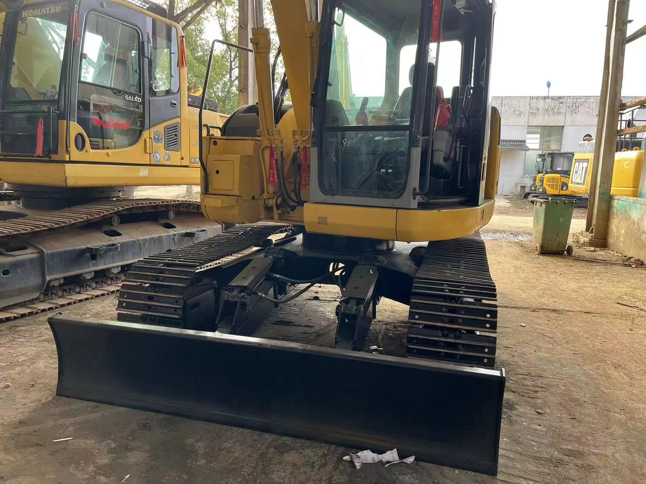 KOMATSU PC138US - Lánctalpas kotró: 4 kép. KOMATSU PC138US - Lánctalpas kotró: 4 kép.