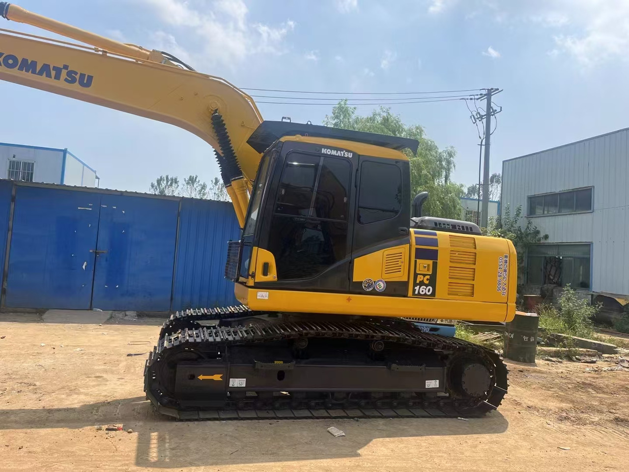 KOMATSU PC160-7 - Lánctalpas kotró: 3 kép. KOMATSU PC160-7 - Lánctalpas kotró: 3 kép.