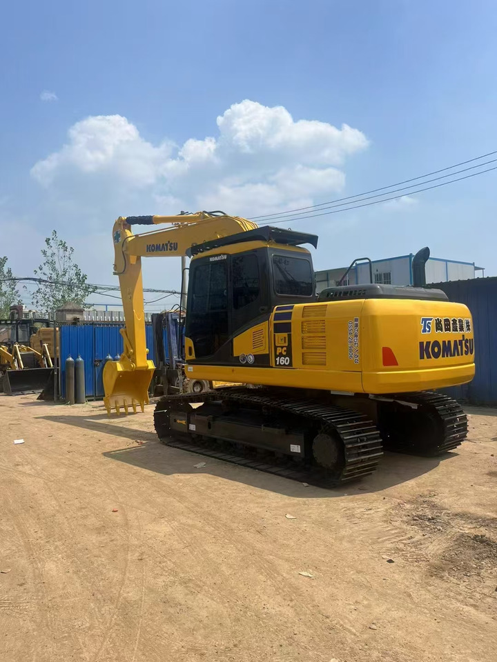 KOMATSU PC160-7 - Lánctalpas kotró: 1 kép. KOMATSU PC160-7 - Lánctalpas kotró: 1 kép.