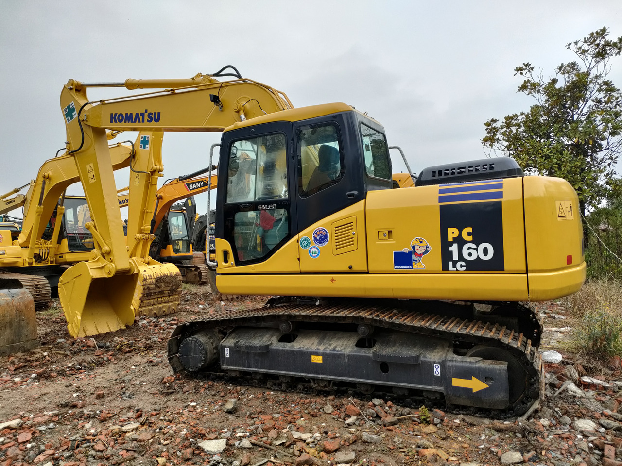 KOMATSU PC160-7 - Lánctalpas kotró: 1 kép. KOMATSU PC160-7 - Lánctalpas kotró: 1 kép.