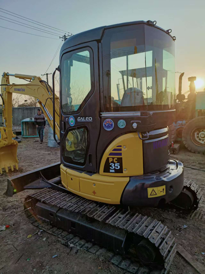 KOMATSU PC35 - Minikotró: 3 kép. KOMATSU PC35 - Minikotró: 3 kép.