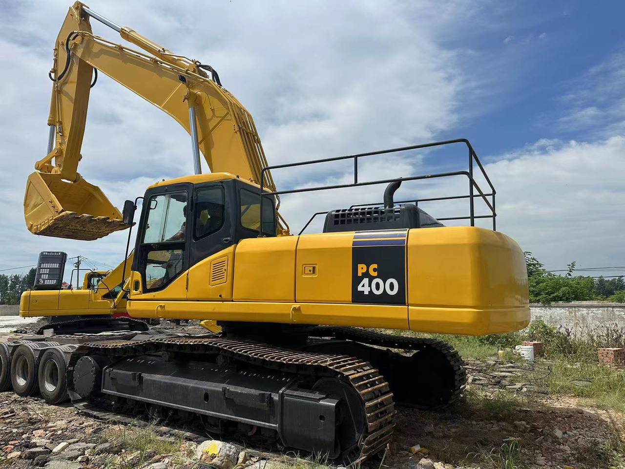 KOMATSU PC400-7 - Lánctalpas kotró: 3 kép. KOMATSU PC400-7 - Lánctalpas kotró: 3 kép.